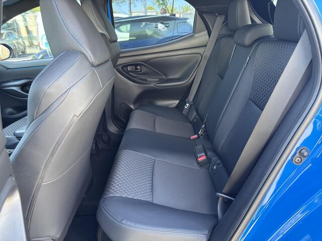 Toyota YARIS 1.5 Hybrid 130 Launch Edition **DODEHOEK DETECTIE/ STUURVERWARMING/ PARKEERSENSOREN**