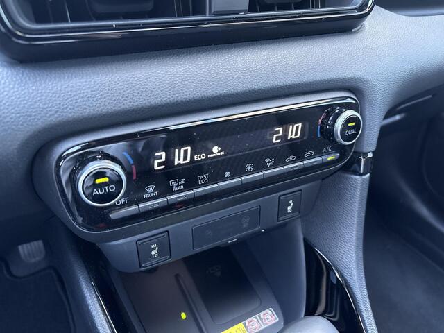 Toyota YARIS 1.5 Hybrid 130 Launch Edition **DODEHOEK DETECTIE/ STUURVERWARMING/ PARKEERSENSOREN**