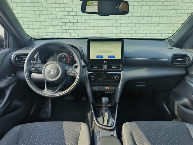 Toyota YARIS Cross 1.5 Hybrid 115 First Edition Rijklaar + Fabrieksgarantie Henk Jongen Auto's in Helmond, al 50 jaar service zoals 't hoort!