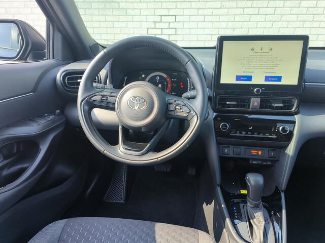 Toyota YARIS Cross 1.5 Hybrid 115 First Edition Rijklaar + Fabrieksgarantie Henk Jongen Auto's in Helmond, al 50 jaar service zoals 't hoort!