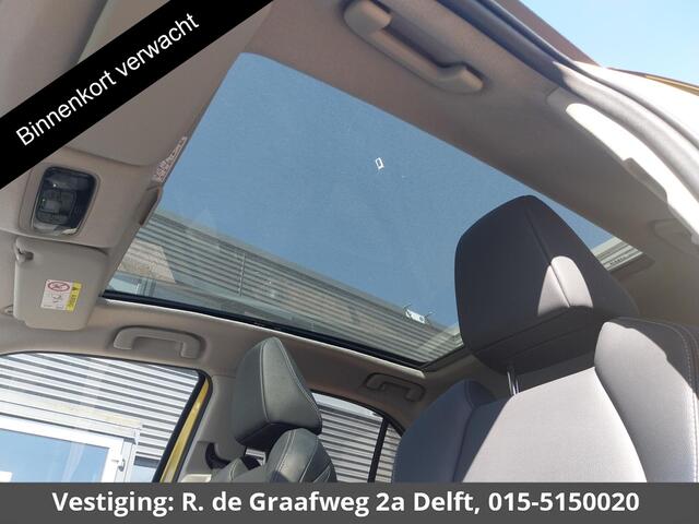 Toyota YARIS Cross 1.5 Hybrid Executive Bi-Tone | Panoramadak | Dodehoek Detectie | HUD | Navigatie