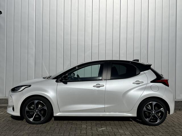 Toyota YARIS 1.5 Hybrid 130 Launch Edition HUD Parkeer en Dodehoek Sensoren Stoel Stuur Verwarming
