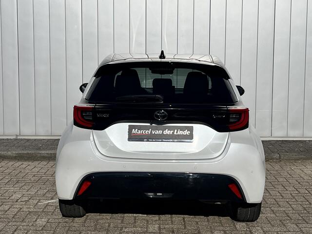 Toyota YARIS 1.5 Hybrid 130 Launch Edition HUD Parkeer en Dodehoek Sensoren Stoel Stuur Verwarming
