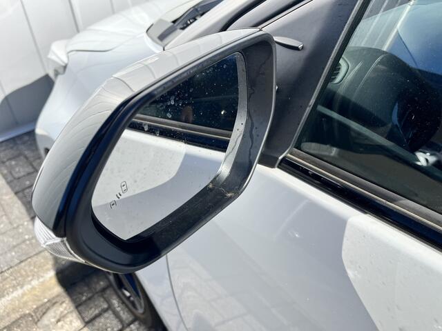 Toyota YARIS 1.5 Hybrid 130 Launch Edition HUD Parkeer en Dodehoek Sensoren Stoel Stuur Verwarming