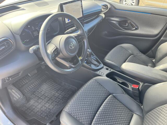 Toyota YARIS 1.5 Hybrid 130 Launch Edition HUD Parkeer en Dodehoek Sensoren Stoel Stuur Verwarming