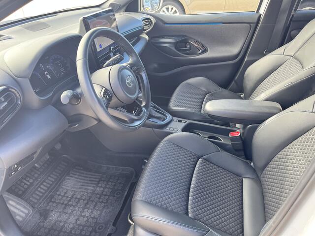 Toyota YARIS 1.5 Hybrid 130 Launch Edition HUD Parkeer en Dodehoek Sensoren Stoel Stuur Verwarming