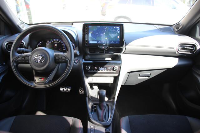 Toyota YARIS Cross 1.5 GR Sport Hybrid Automaat | JBL | Head-up | Blind spot | Elek. achterklep |
