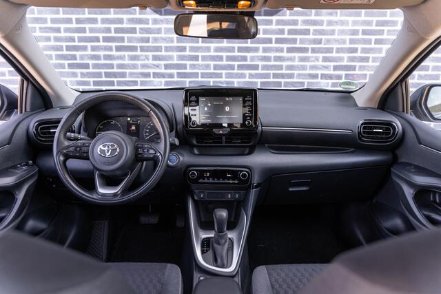 Toyota YARIS 1.5 Hybrid Active | Trekhaak | Stoelverwarming | Achteruitrijcamera | Parkeersensoren voor en achter | Lichtmetalen Velgen 16 inch | Climate Control | Apple Carplay | Android Auto