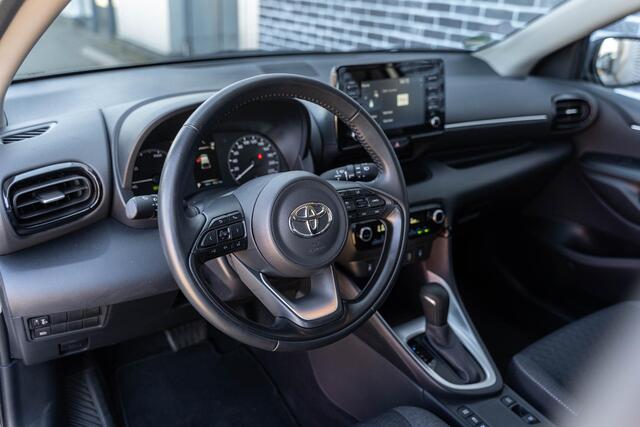 Toyota YARIS 1.5 Hybrid Active | Trekhaak | Stoelverwarming | Achteruitrijcamera | Parkeersensoren voor en achter | Lichtmetalen Velgen 16 inch | Climate Control | Apple Carplay | Android Auto