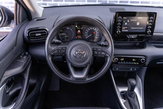 Toyota YARIS 1.5 Hybrid Active | Trekhaak | Stoelverwarming | Achteruitrijcamera | Parkeersensoren voor en achter | Lichtmetalen Velgen 16 inch | Climate Control | Apple Carplay | Android Auto