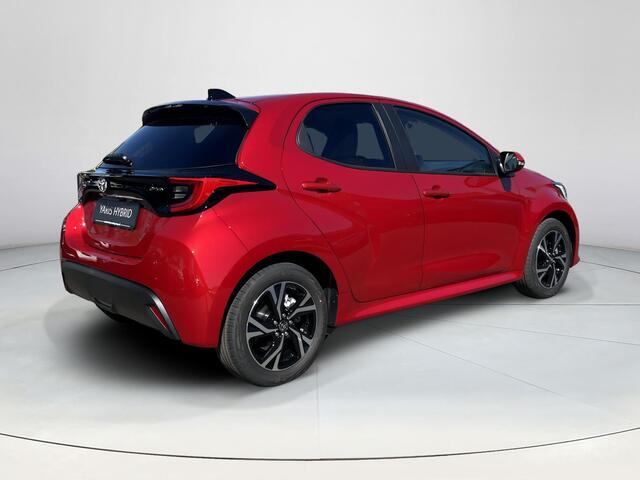 Toyota YARIS 1.5 Hybrid 115 Dynamic | Emotional red parelmoer | Nieuw uit voorraad leverbaar |