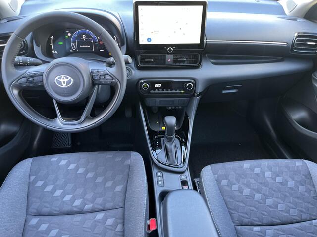 Toyota YARIS 1.5 Hybrid 115 Dynamic | Emotional red parelmoer | Nieuw uit voorraad leverbaar |