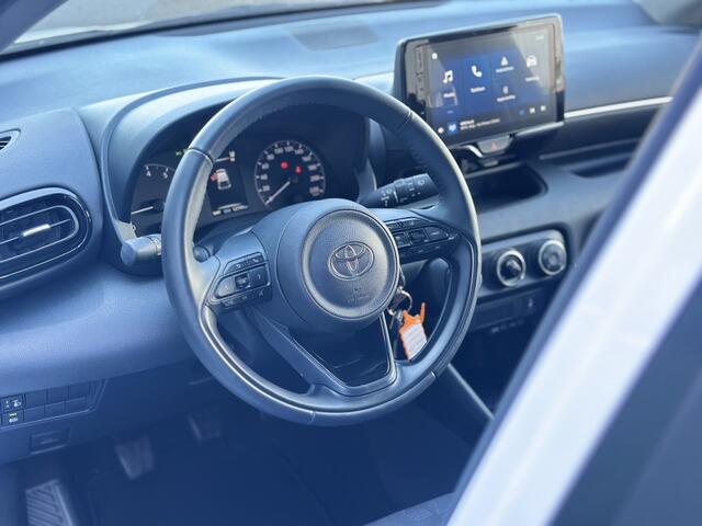 Toyota YARIS 1.5 VVT-i Style / Facelift / Apple carplay / Privacy glass