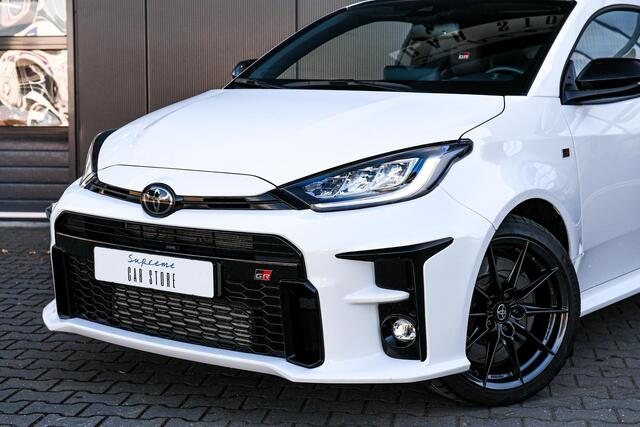 Toyota YARIS Yaris 1.6 GR 4WD | Pure White | 18 inch | Fabrieksgarantie!