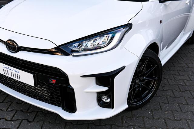 Toyota YARIS Yaris 1.6 GR 4WD | Pure White | 18 inch | Fabrieksgarantie!