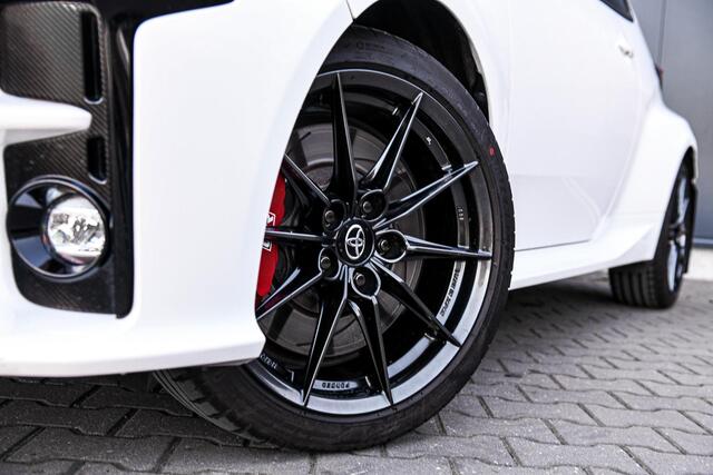 Toyota YARIS Yaris 1.6 GR 4WD | Pure White | 18 inch | Fabrieksgarantie!