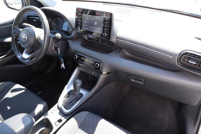 Toyota YARIS 1.5 Hybrid Active Dealeronderhouden! Orig. NL Achteruitrijcamera/Apple carplay/Adaptieve Cruise control/Lane assist/Climate control/DAB/Bluetooth