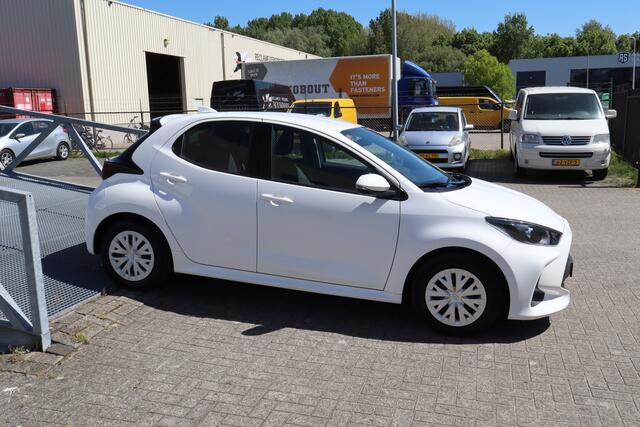 Toyota YARIS 1.5 Hybrid Active Dealeronderhouden! Orig. NL Achteruitrijcamera/Apple carplay/Adaptieve Cruise control/Lane assist/Climate control/DAB/Bluetooth