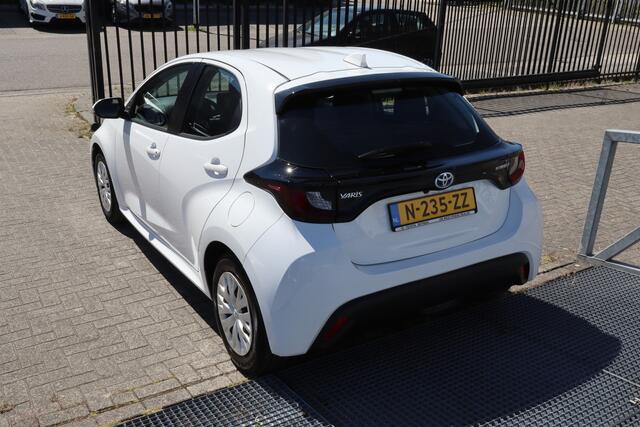 Toyota YARIS 1.5 Hybrid Active Dealeronderhouden! Orig. NL Achteruitrijcamera/Apple carplay/Adaptieve Cruise control/Lane assist/Climate control/DAB/Bluetooth