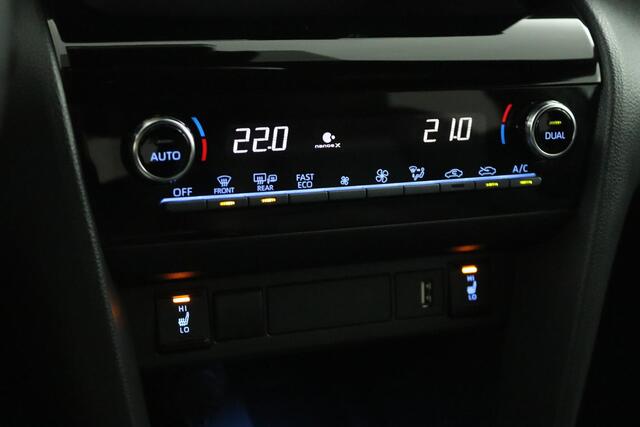 Toyota YARIS Cross 1.5 Hybrid Adventure | Trekhaak | Head Up Display | JBL Audio | Stoel en Stuurverwarming |