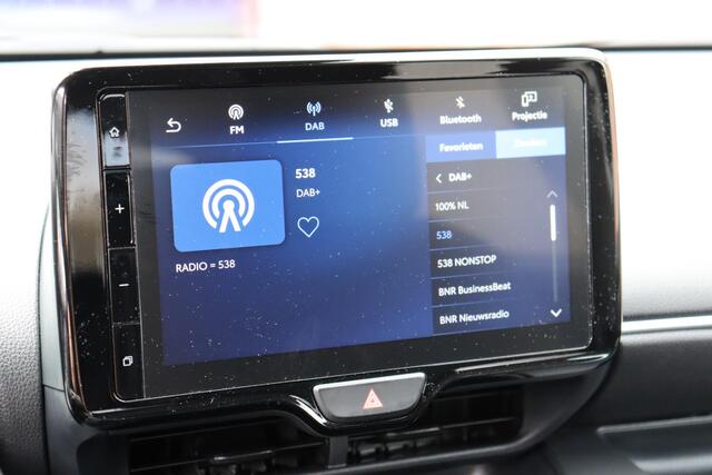 Toyota YARIS 1.5 Hybrid 115 First Edition Limited Parkeersensoren, Stoelverwarming, Apple Carplay / Android Auto.