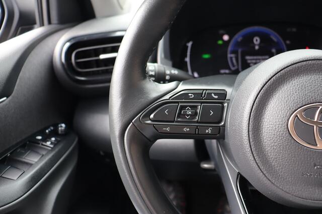Toyota YARIS 1.5 Hybrid 115 First Edition Limited Parkeersensoren, Stoelverwarming, Apple Carplay / Android Auto.