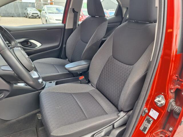 Toyota YARIS 1.5 Hybrid Dynamic met parkeersensoren voor en achter