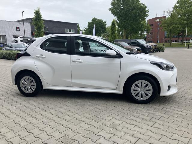 Toyota YARIS 1.5 Hybrid Active | Camera | Apple Carplay Android Auto (34000km