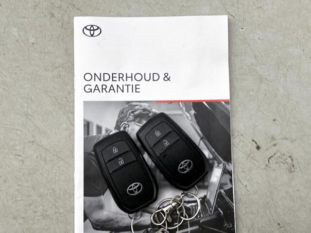 Toyota YARIS 1.5 Hybrid 130 Executive | BTW Voertuig | Parkeersensoren V+A | Stoelverwarming | Draadloos opladen | Apple CarPlay/Android Auto draadloos | Adaptive Cruise Control | Onderweg-Naar-Dealer