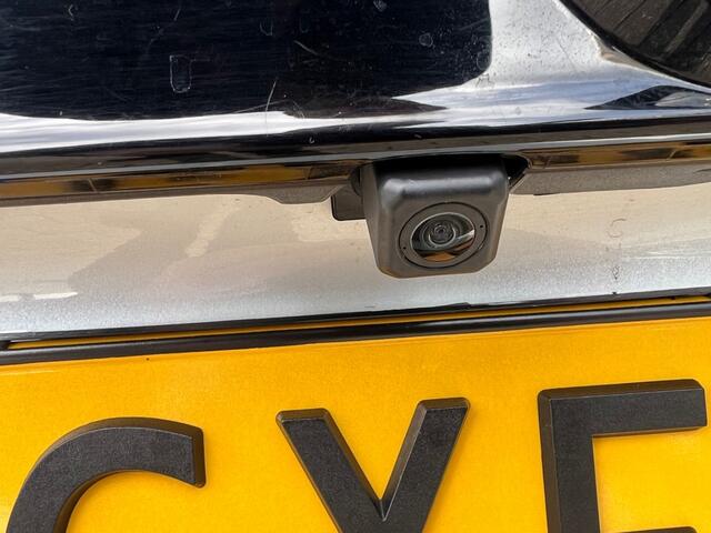Toyota YARIS 1.5 HYBRID ADVENTURE