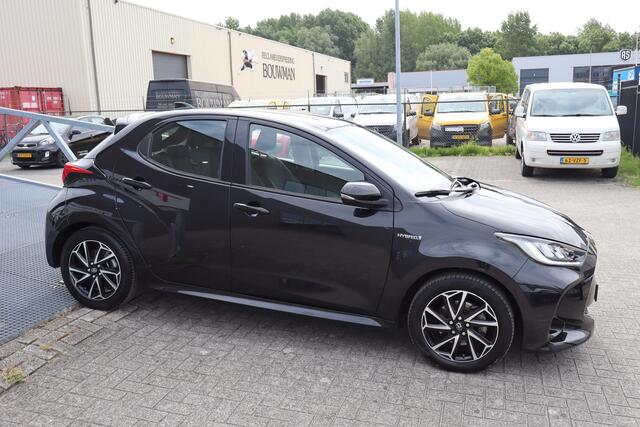 Toyota YARIS 1.5 Hybrid Dynamic Dealeronderhouden! Nederlandse auto/Achteruitrijcamera/Apple carplay/Adaptieve Cruise control/Lane assist/Climate control/DAB/Bluetooth