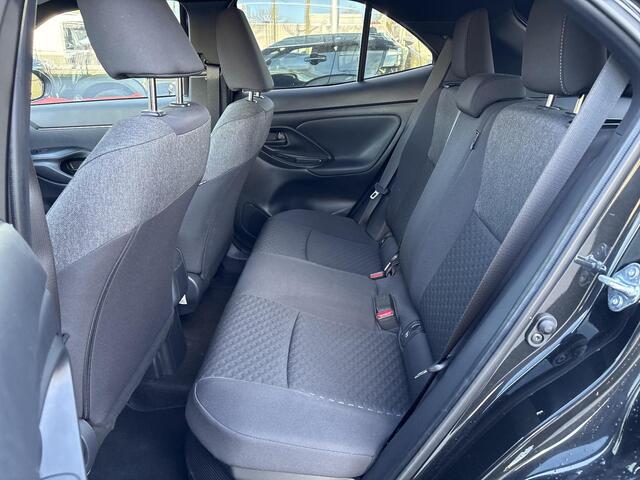 Toyota YARIS Cross 1.5 Hybrid 115 Dynamic **TWEEDE PINKSTERDAG GEOPEND/ DODEHOEK DETECTIE/ STUURVERWARMING/ KEYLESS**