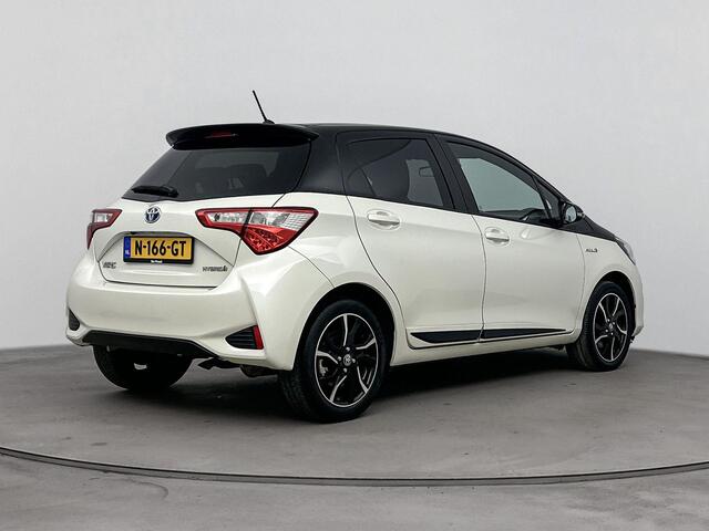 Toyota YARIS 1.5 Hybrid 100Pk Bi-Tone | Airco | Achteruitrijcamera | Armsteun | Climate Control | LED Dagrijverlichting