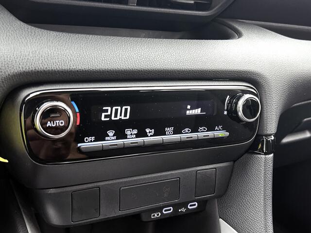 Toyota YARIS 1.5 Hybrid 115 Active | Camera "LM velgen | Metallic lak | Mistlampen | Apple Carplay |