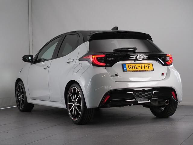 Toyota YARIS 1.5 Hybrid 130 GR SPORT | Dodehoekdetectie | Stuurwiel Verwarmd | Stoelverwarming | Achteruitrijcamera | Keyless Entry