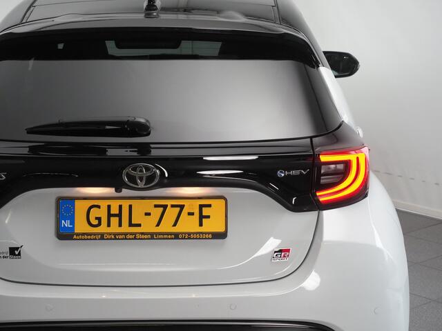 Toyota YARIS 1.5 Hybrid 130 GR SPORT | Dodehoekdetectie | Stuurwiel Verwarmd | Stoelverwarming | Achteruitrijcamera | Keyless Entry