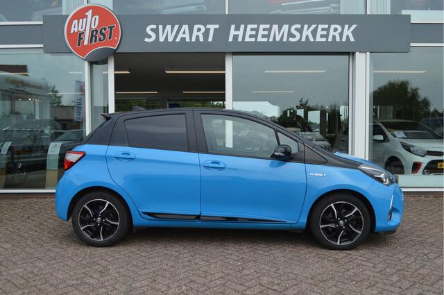 Toyota YARIS 1.5 Hybrid SkyBlue NL auto | Navi | Panoramadak | Cruise | Parkeercamera