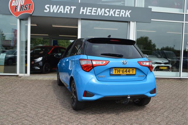 Toyota YARIS 1.5 Hybrid SkyBlue NL auto | Navi | Panoramadak | Cruise | Parkeercamera