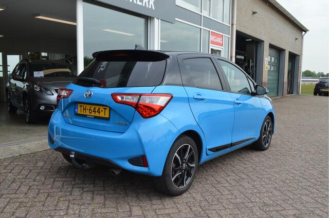 Toyota YARIS 1.5 Hybrid SkyBlue NL auto | Navi | Panoramadak | Cruise | Parkeercamera
