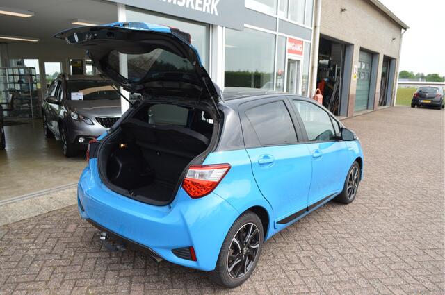 Toyota YARIS 1.5 Hybrid SkyBlue NL auto | Navi | Panoramadak | Cruise | Parkeercamera
