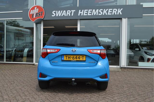 Toyota YARIS 1.5 Hybrid SkyBlue NL auto | Navi | Panoramadak | Cruise | Parkeercamera