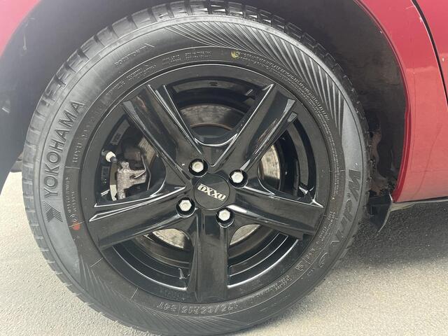 Toyota YARIS 1.5 Hybrid Bi-Tone Navigatie, Achteruitrijcamera, Privacy glass, LMV, Climate control, Onderhoudshistorie compleet