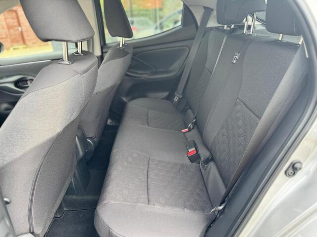 Toyota YARIS 1.5 Hybrid 115 Business