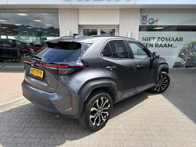 Toyota YARIS Cross 1.5 Hybrid 115 Dynamic | Sensoren v/a | Stuur + Stoelverwarming