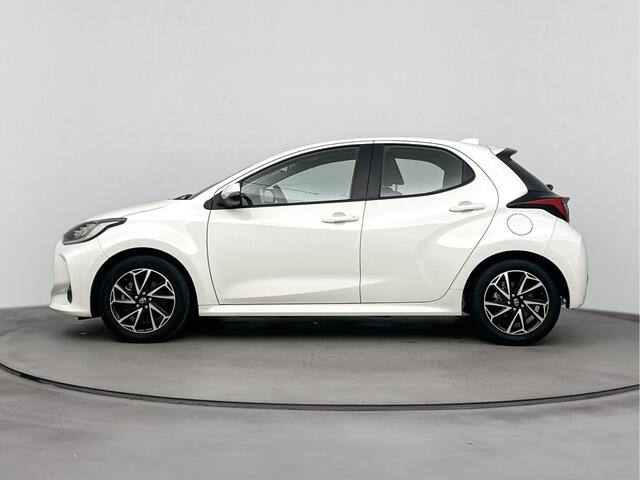 Toyota YARIS 1.5 Hybrid Dynamic Navi | 16'' Lichtmetalen velgen | Apple Carplay / Android Auto | Parkeercamera | Keyless Entry/Start |