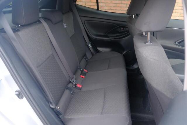 Toyota YARIS Cross 1.5 Hybrid 116pk CVT Dynamic | Comfort Pack | App Connect | Adaptive Cruise | Full LED | Camera | Keyless | Blind Spot | Stoelverwarming