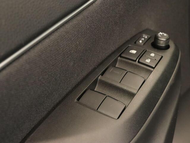 Toyota YARIS Cross 1.5 Hybrid 130 Dynamic - DEMO & DIRECT UIT VOORRAAD LEVERBAAR - NAVIGATIE - PARKEERSENSOREN VOOR/ ACHTER - VOORSTOELEN VERWARMD - STUUR VERWARMD - DODEHOEK DETECTIE - KEYLESS ENTRY/ START - CLIMATE CONTROL - APPLE CARPLAY/ ANDROID AUTO