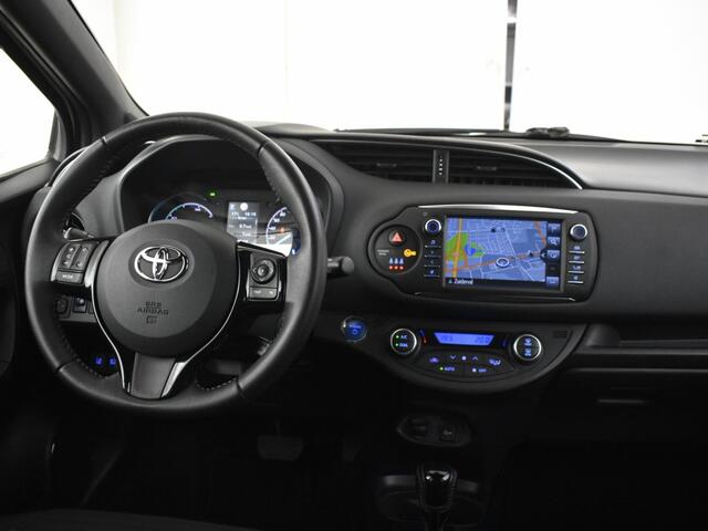 Toyota YARIS 1.5 Hybrid Bi-Tone | Navigatie | Keyless | Stoelverwarming