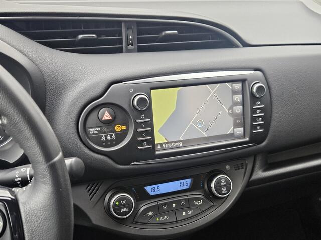 Toyota YARIS 1.5 Hybrid Design Red Navi Camera Stoelvw