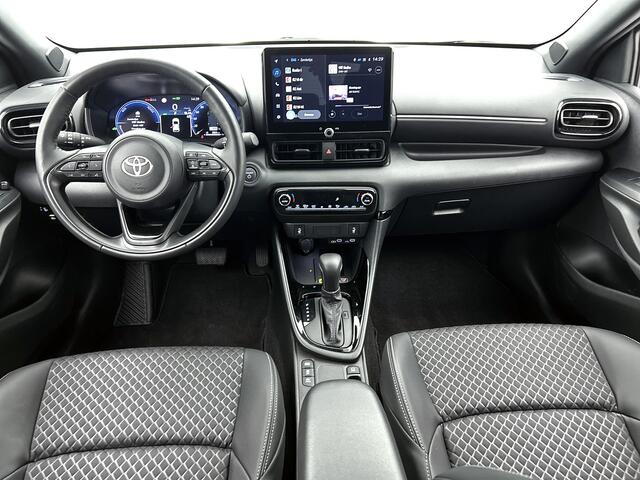 Toyota YARIS 1.5 Hybrid 130 Executive | BTW Voertuig | Dodehoek detectie | Stoel+Stuurverwarming | Parkeersensoren voor+achter | draadloze lader telefoon | Cruise Control Adaptive | Climate Control | Apple CarPlay/Android Auto |